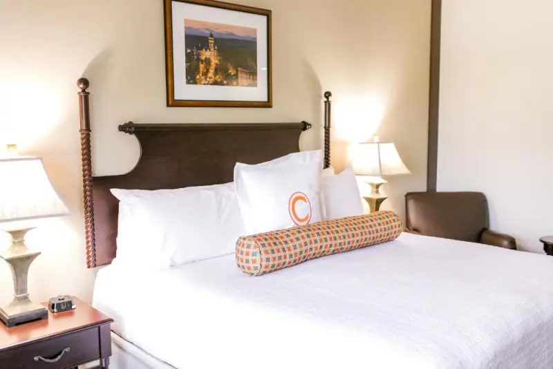 King Suite with Pool View